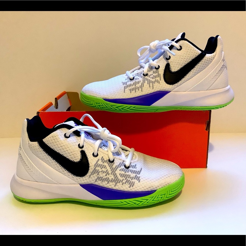 NIKE .. KYRIE FLYTRAP ll BASKETBALL SHOES 🏀 .. GS 5.5 Youth ( Women’s 6.5-7)
